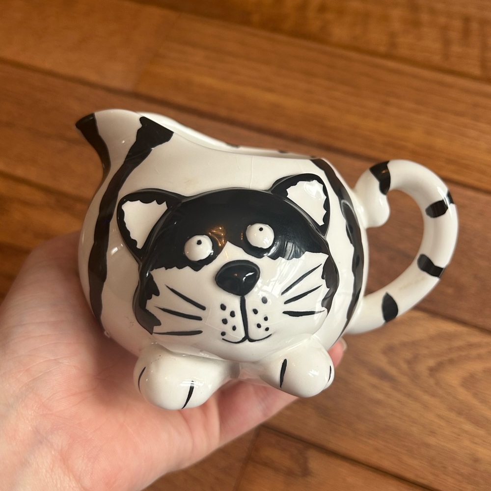 Casanova cat ceramic creamer